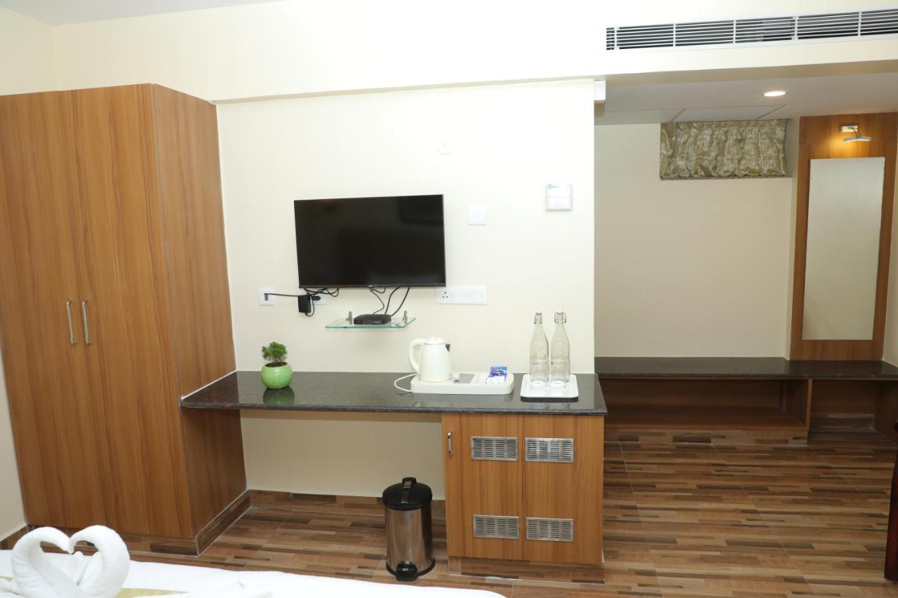 Gadiraju Palace Convention Centre & Hotel Visakhapatnam Dış mekan fotoğraf