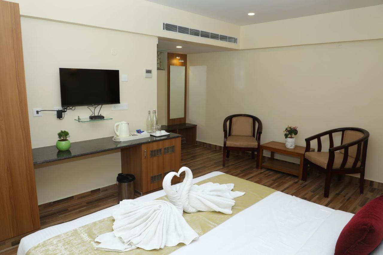 Gadiraju Palace Convention Centre & Hotel Visakhapatnam Dış mekan fotoğraf