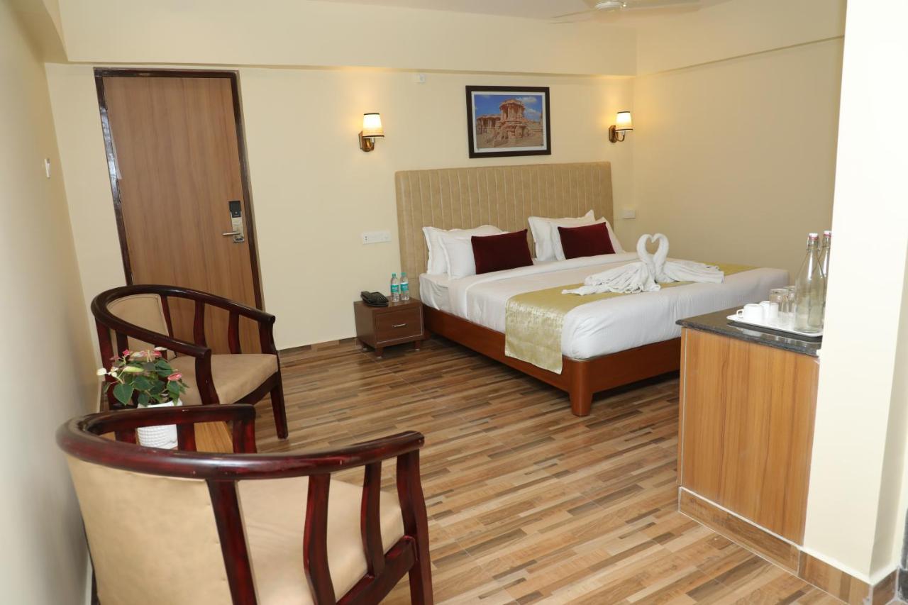 Gadiraju Palace Convention Centre & Hotel Visakhapatnam Dış mekan fotoğraf