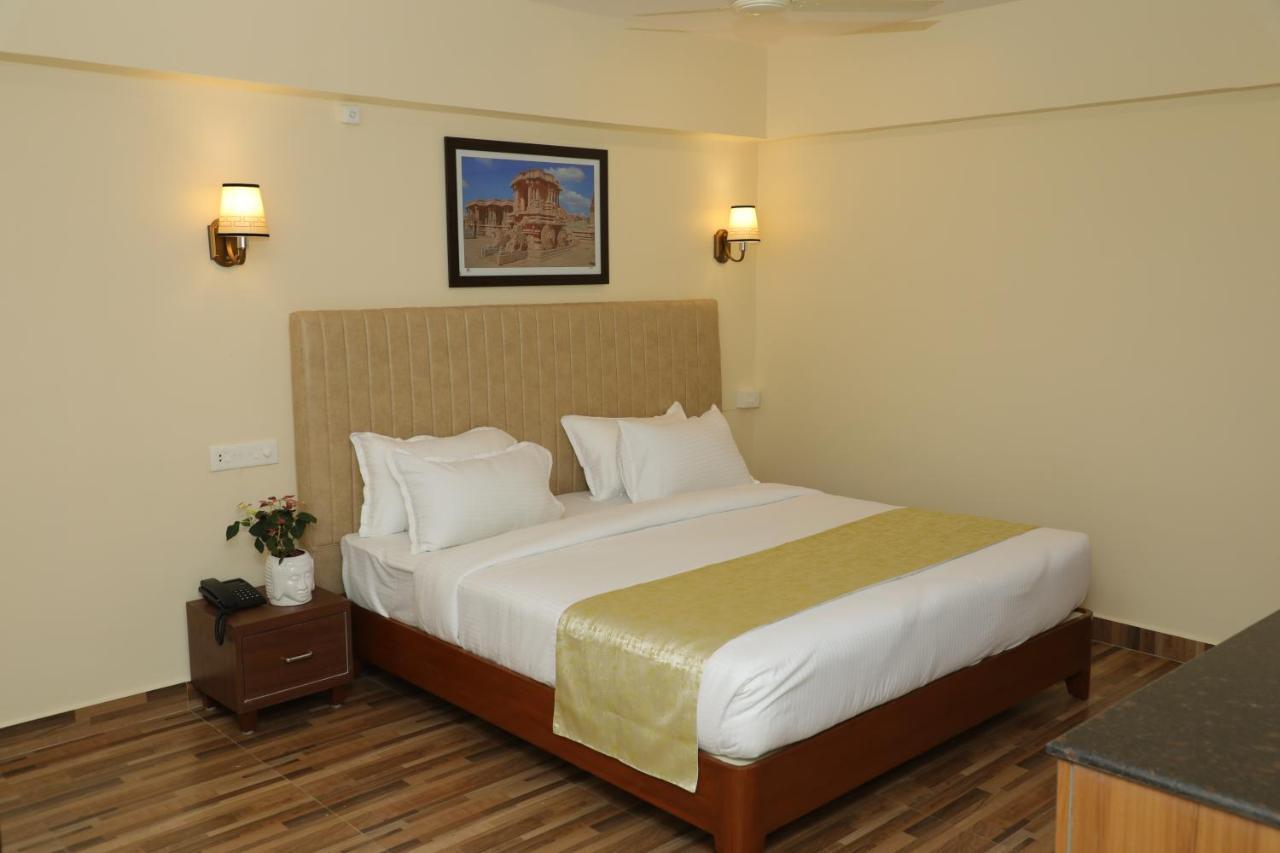 Gadiraju Palace Convention Centre & Hotel Visakhapatnam Dış mekan fotoğraf