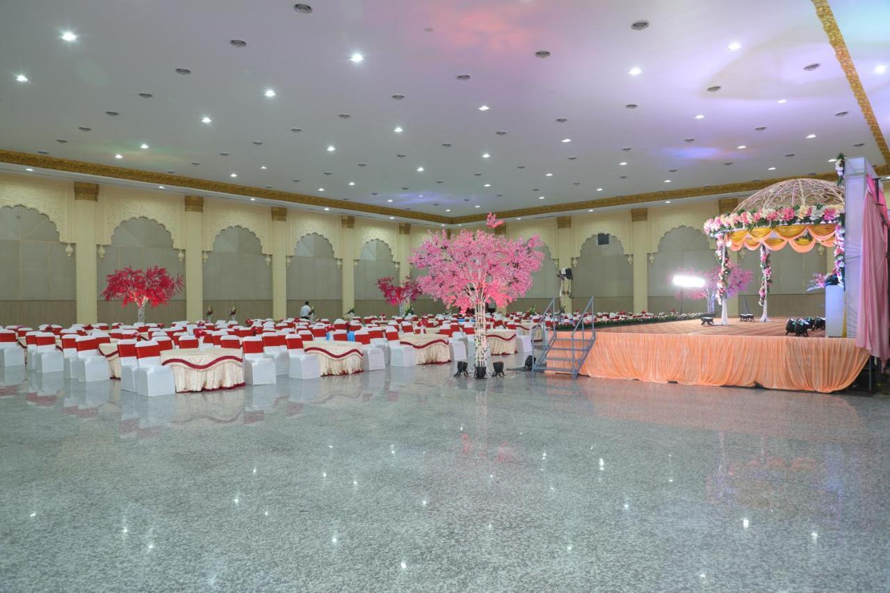 Gadiraju Palace Convention Centre & Hotel Visakhapatnam Dış mekan fotoğraf