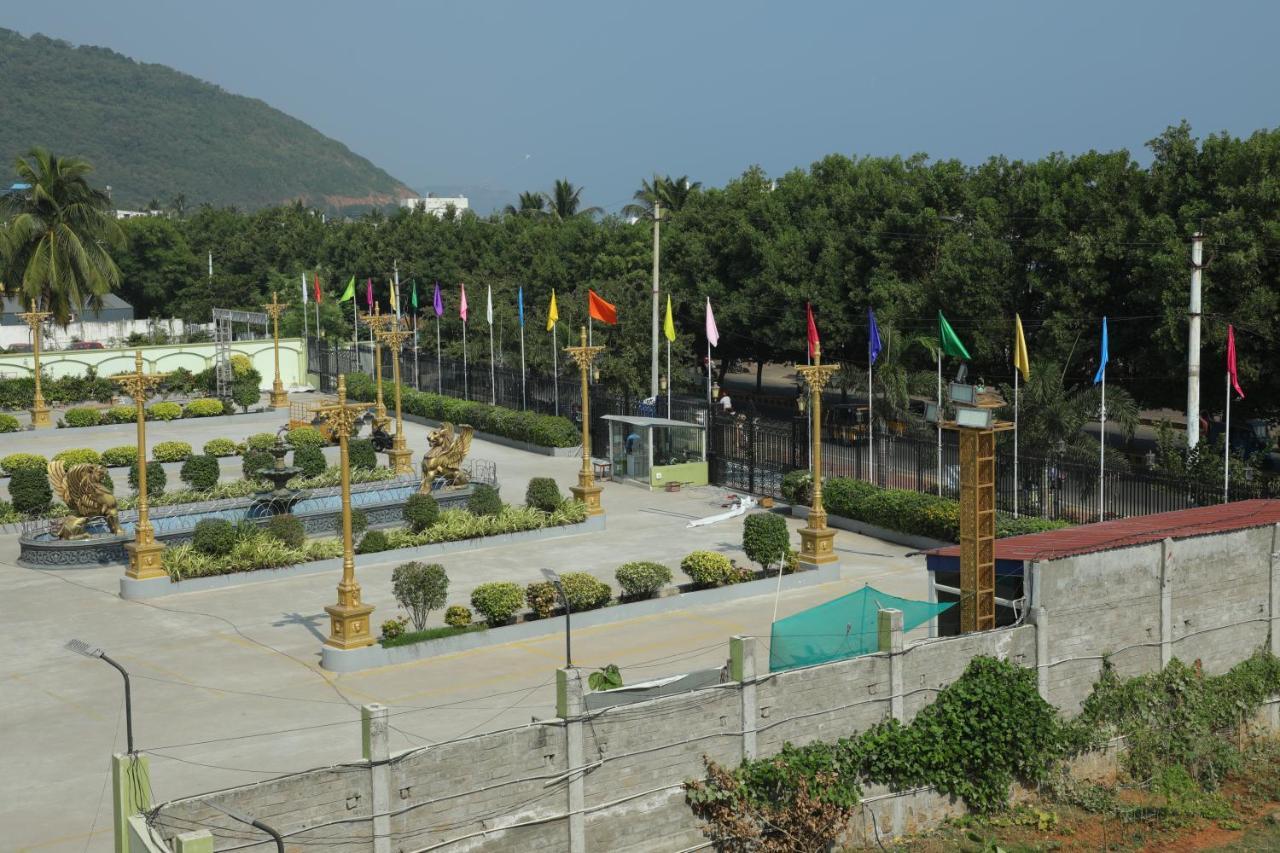Gadiraju Palace Convention Centre & Hotel Visakhapatnam Dış mekan fotoğraf