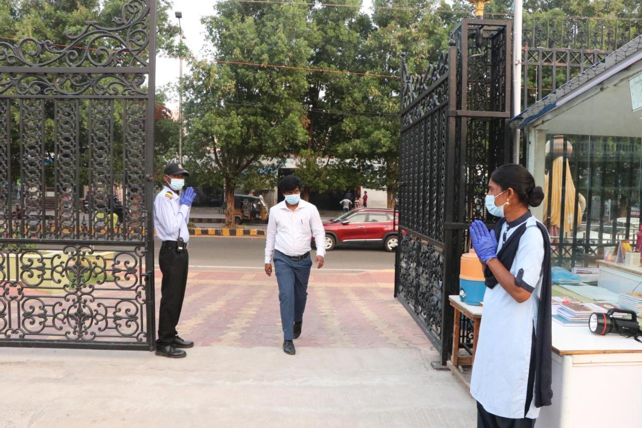 Gadiraju Palace Convention Centre & Hotel Visakhapatnam Dış mekan fotoğraf