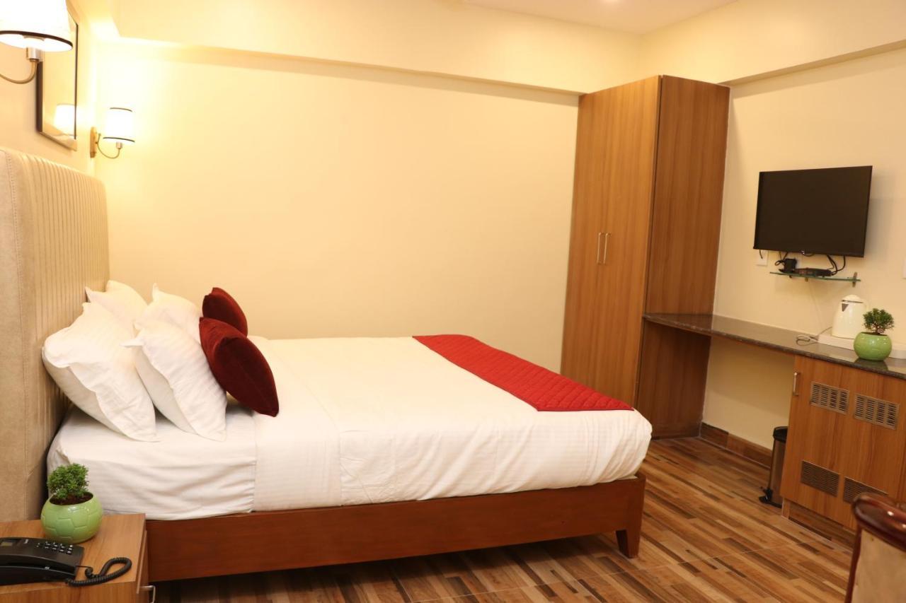 Gadiraju Palace Convention Centre & Hotel Visakhapatnam Dış mekan fotoğraf