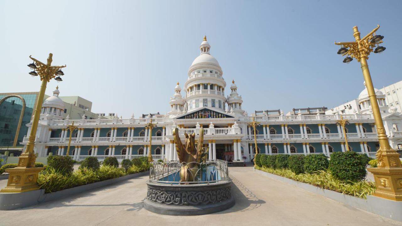 Gadiraju Palace Convention Centre & Hotel Visakhapatnam Dış mekan fotoğraf