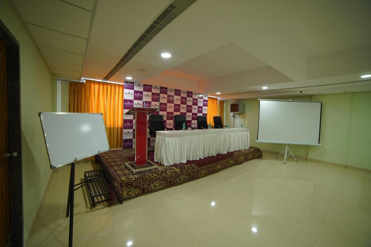 Gadiraju Palace Convention Centre & Hotel Visakhapatnam Dış mekan fotoğraf